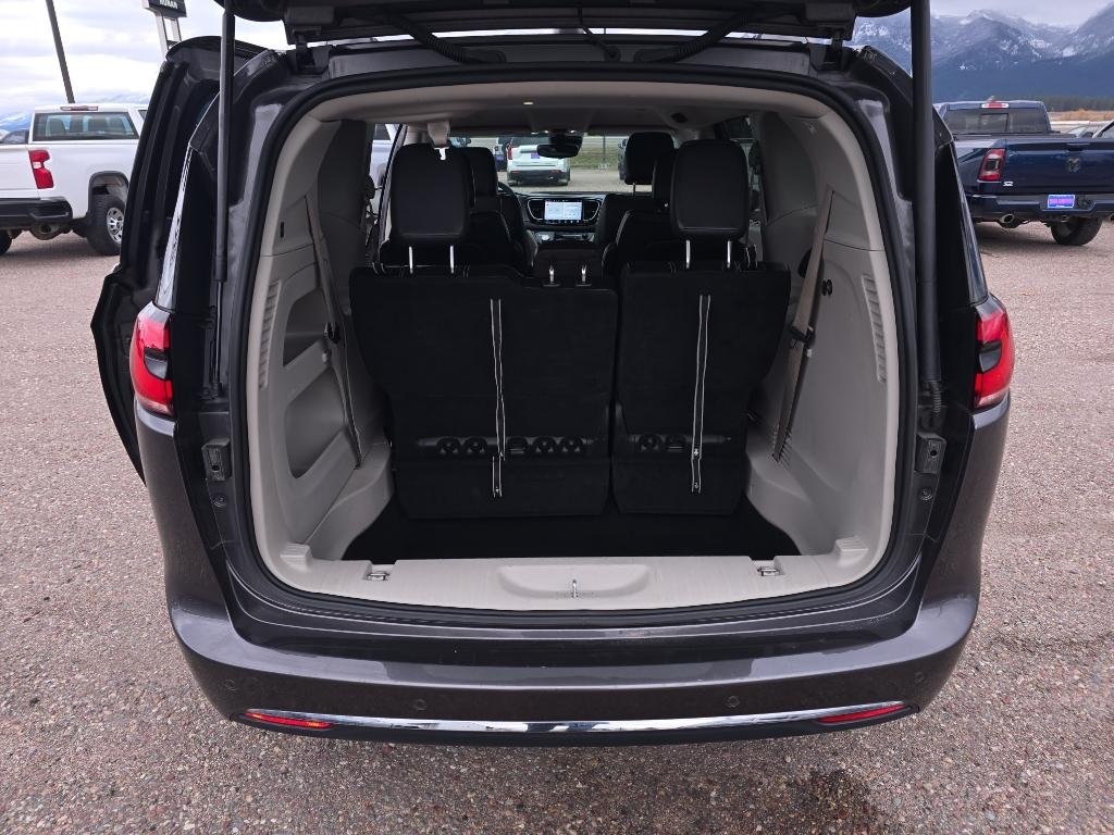 2022 Chrysler Pacifica Touring L photo 21
