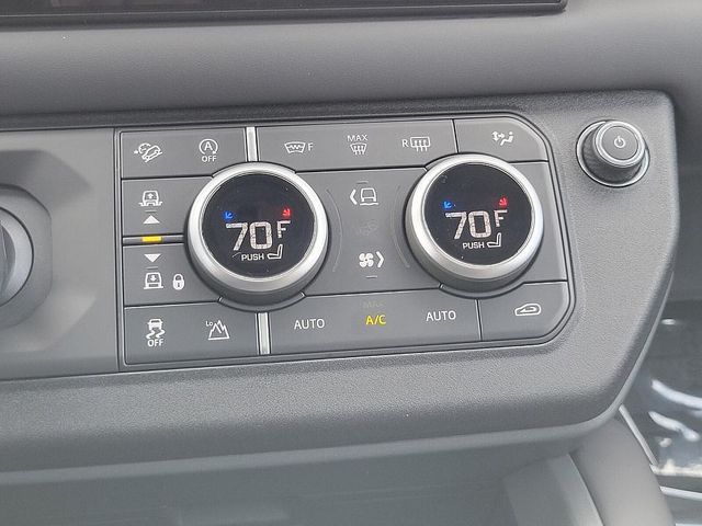 2025 Land Rover Defender 110 X-Dynamic SE photo 18
