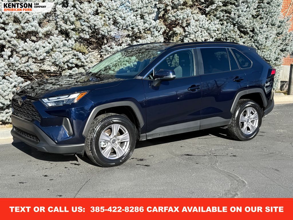 2025 Toyota RAV4 XLE's photo