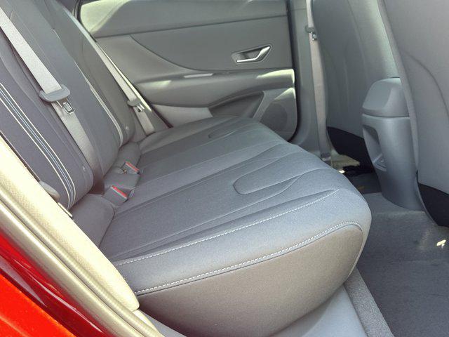 2025 Hyundai Elantra SEL Sport photo 13