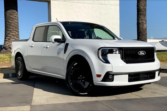 2025 Ford Maverick photo 2