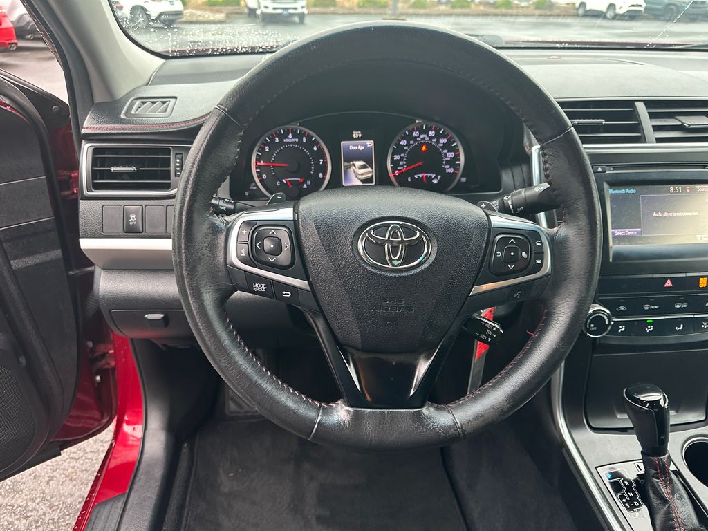 2017 Toyota Camry SE photo 16