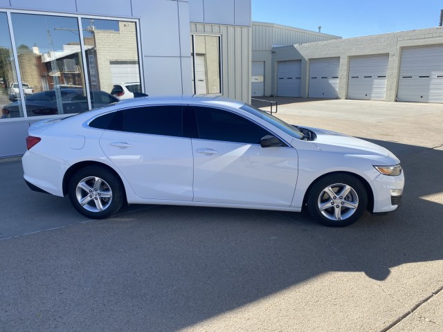 Used 2019 Chevrolet Malibu 1FL with VIN 1G1ZC5ST3KF209454 for sale in Kansas City