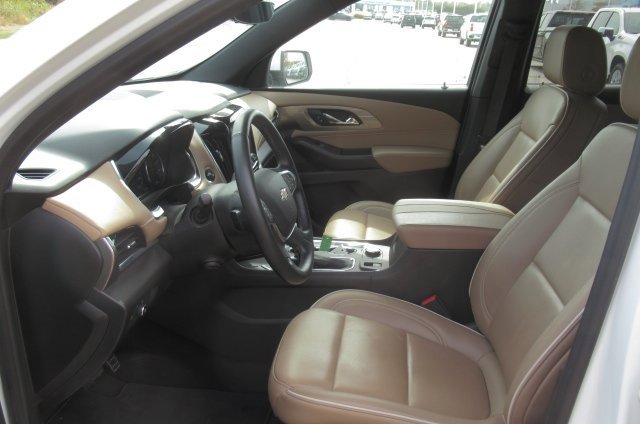 2023 Chevrolet Traverse Premier photo 2