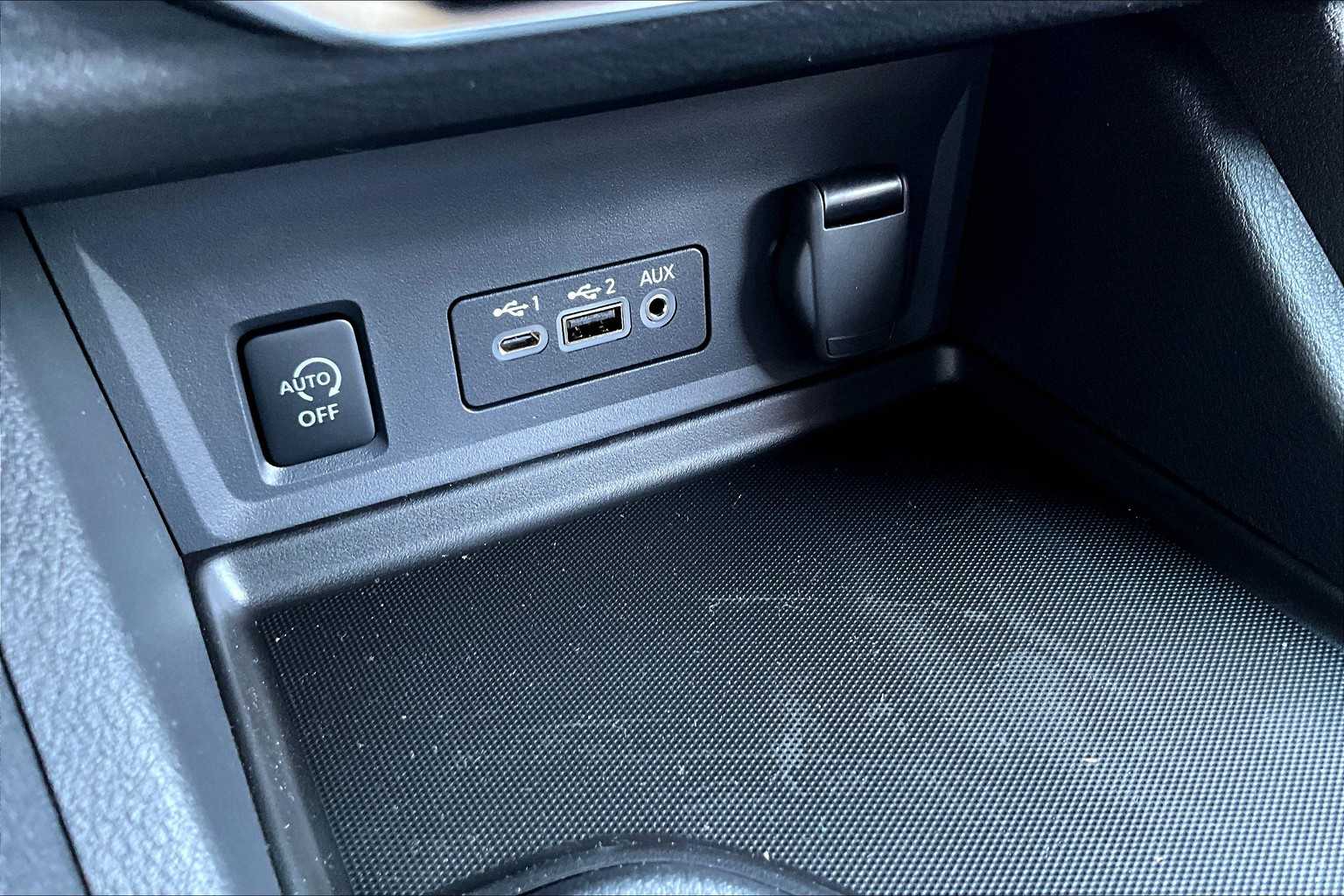 2025 Nissan Sentra SV photo 18