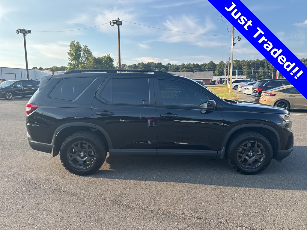 2025 Honda Pilot TrailSport photo 2