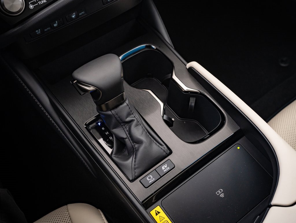 2025 Lexus ES 300h photo 29