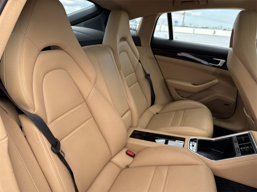 2020 Porsche Panamera 4 photo 8