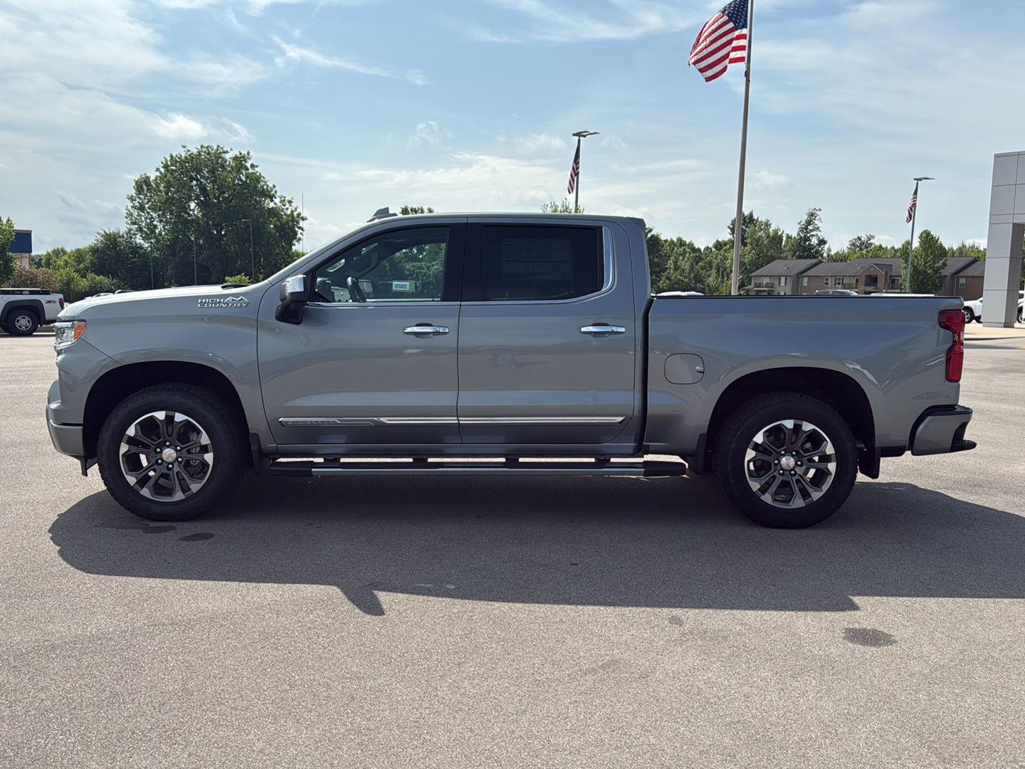 2025 Chevrolet Silverado 1500 High Country photo 3