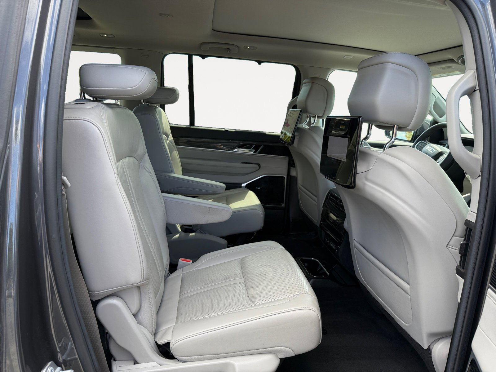 2022 Jeep Wagoneer Series III photo 17