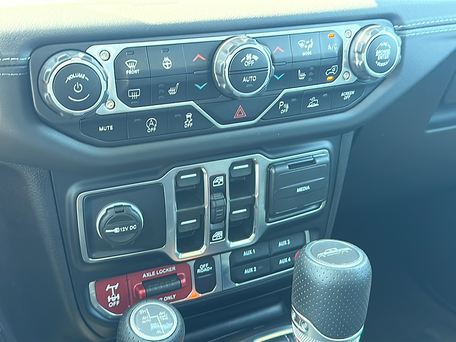 2025 Jeep Gladiator Mojave photo 15