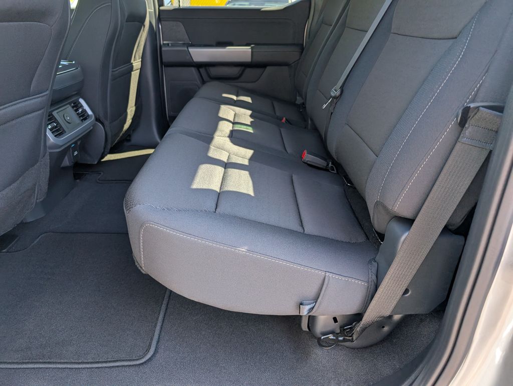 2025 Ford F-150 XLT photo 5