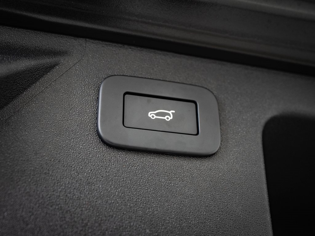 2023 Land Rover Discovery Sport SE R-Dynamic photo 16