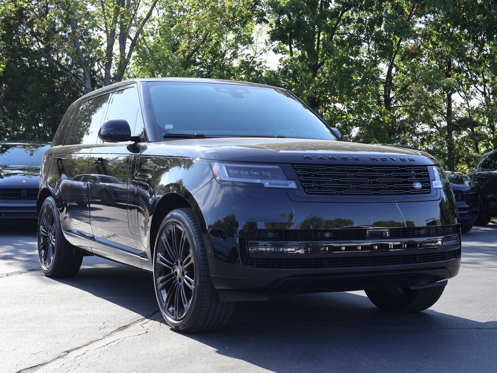 2025 Land Rover Range Rover SE photo 3