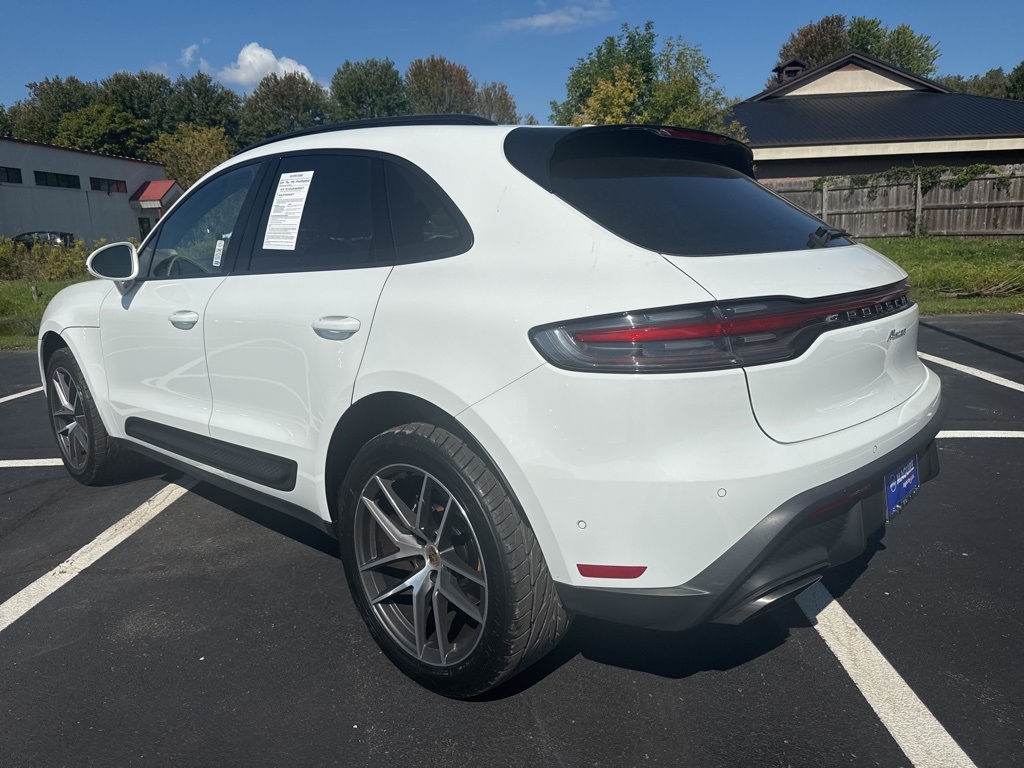 2022 Porsche Macan Base photo 2