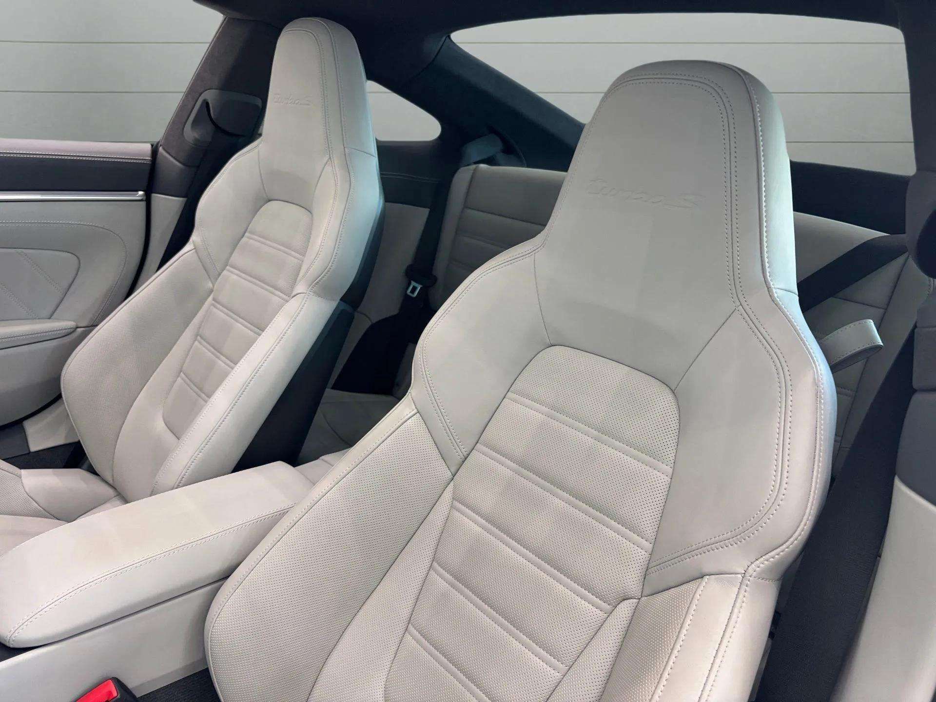 2021 Porsche 911 Turbo S photo 14