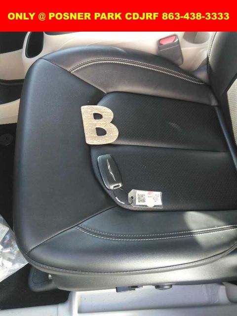 2024 Chrysler Pacifica Hybrid photo 3