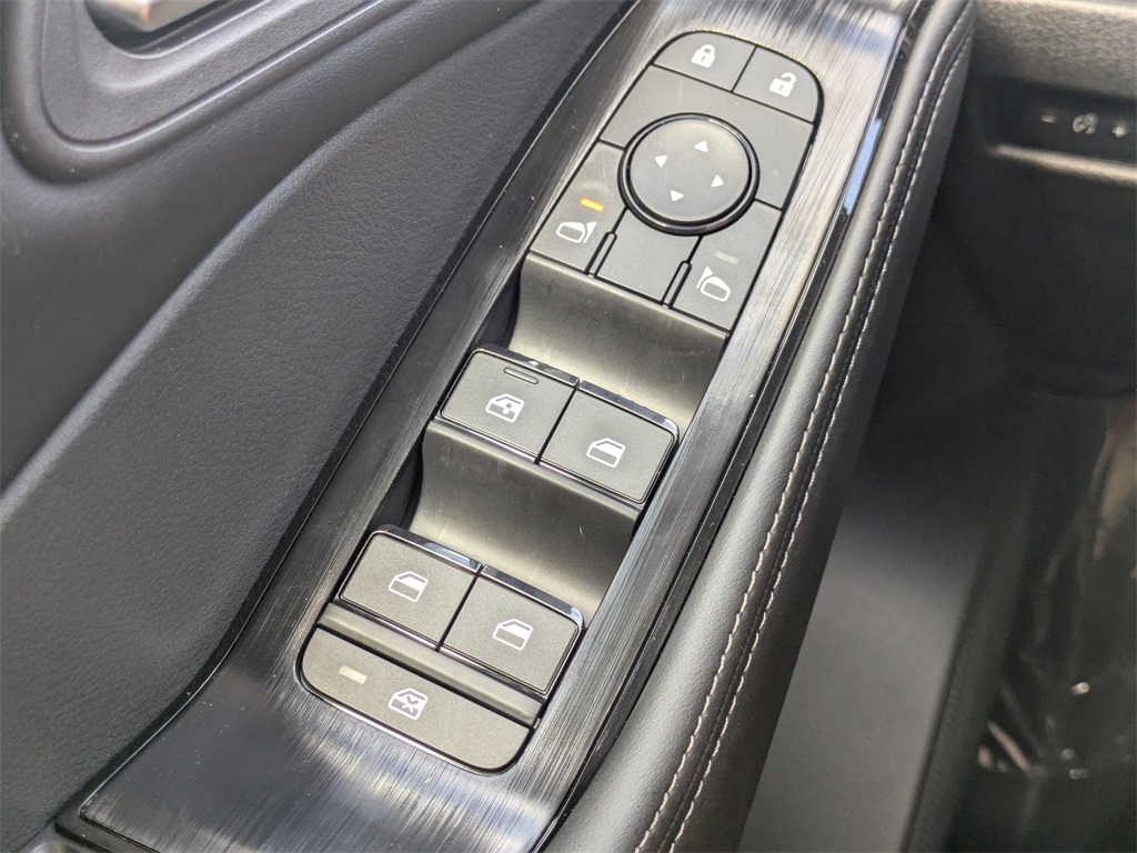 2025 Nissan Rogue SV photo 25