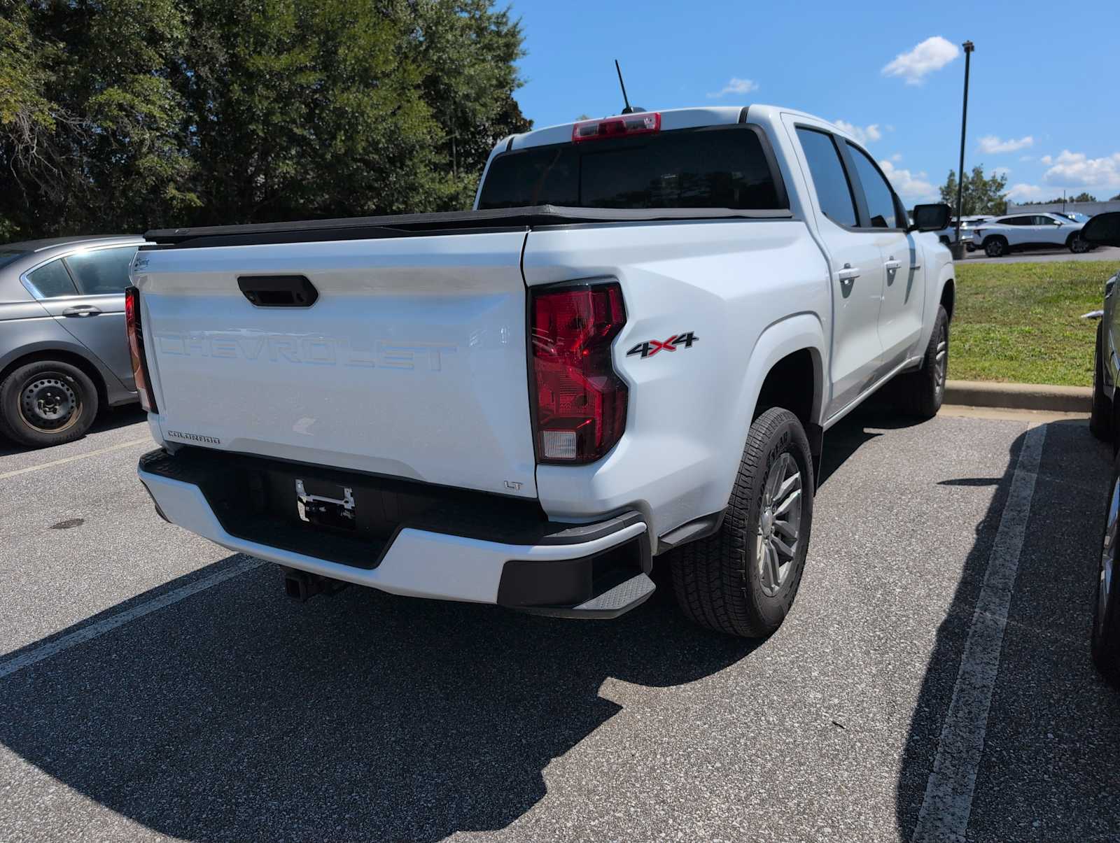 2023 Chevrolet Colorado LT photo 2