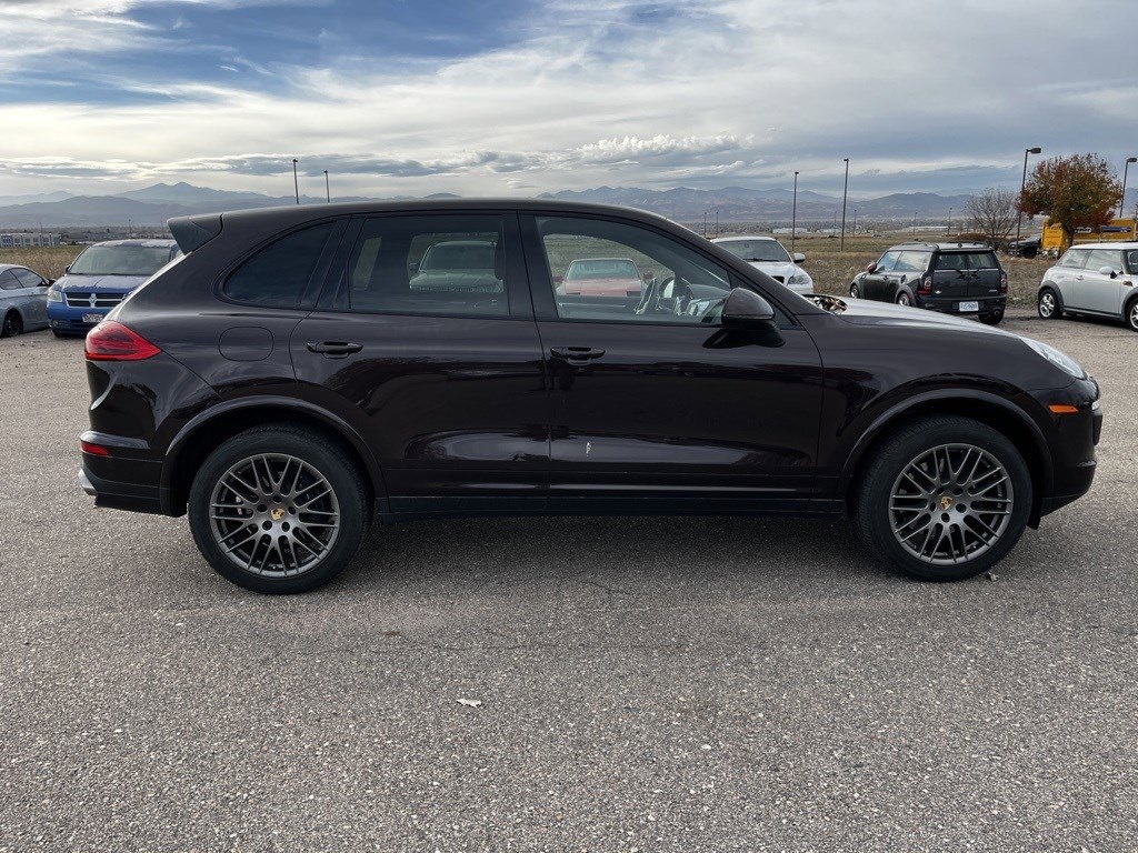 2017 Porsche Cayenne Platinum Edition photo 2