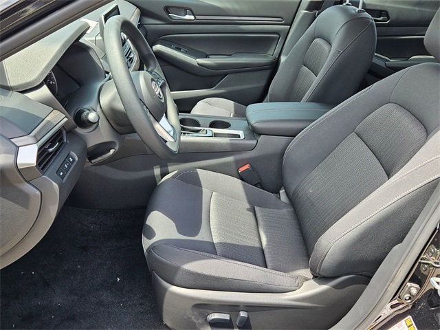 2025 Nissan Altima SV photo 6