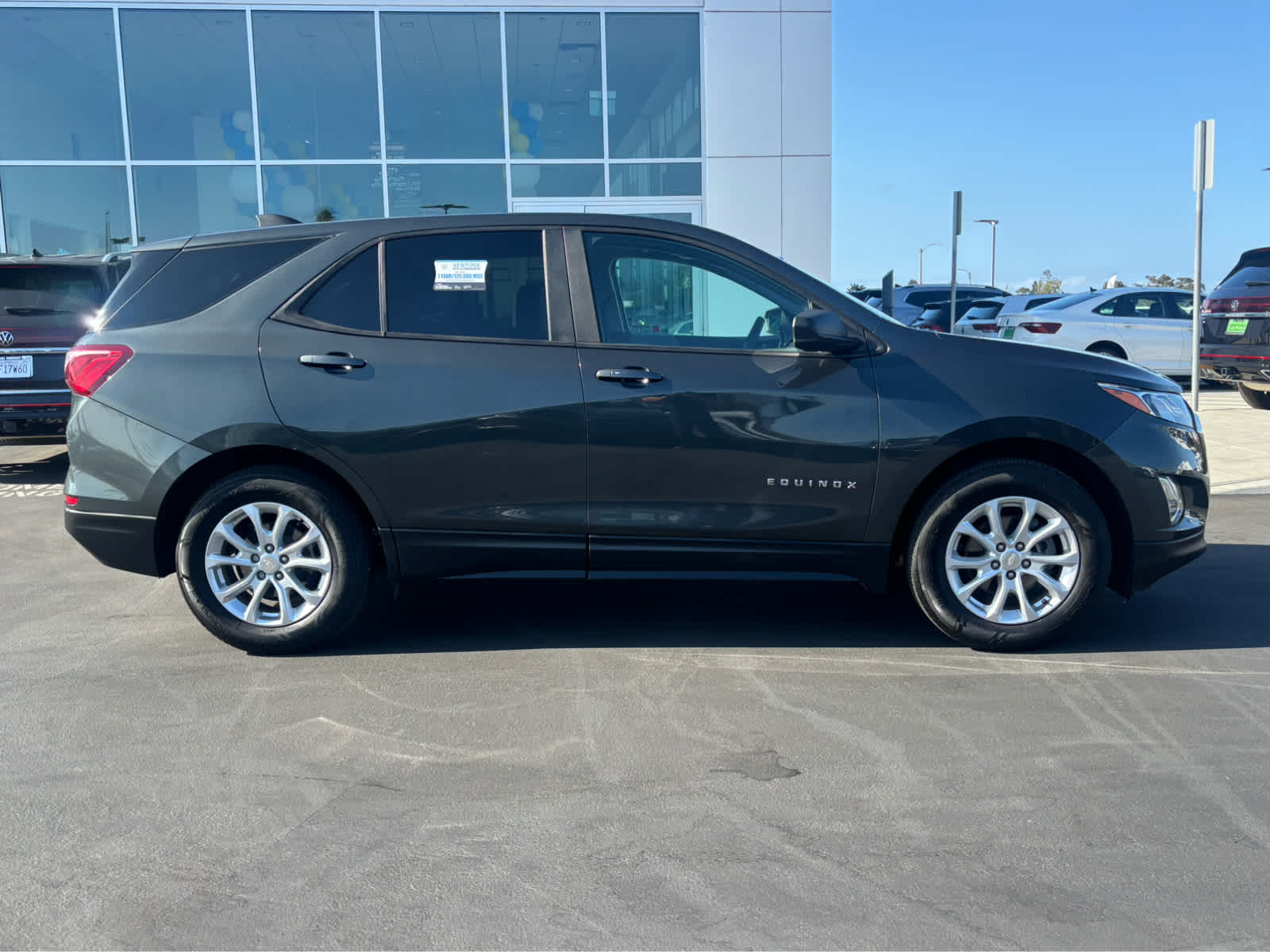 2020 Chevrolet Equinox LS photo 2