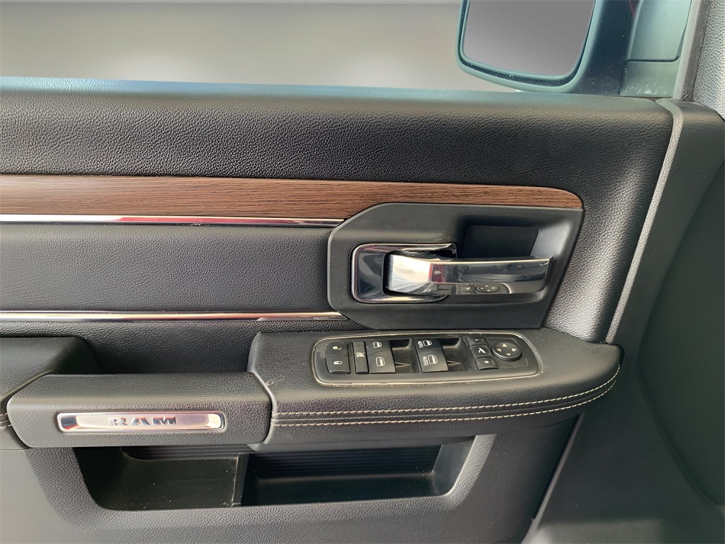 2017 Ram 1500 Laramie photo 23
