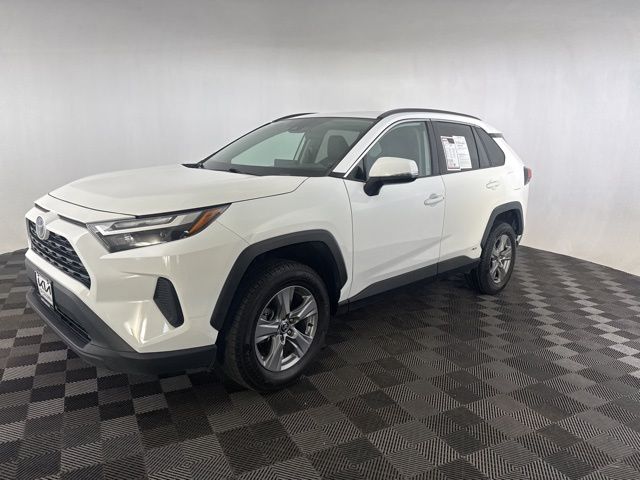 2022 Toyota RAV4 Hybrid XLE photo 3
