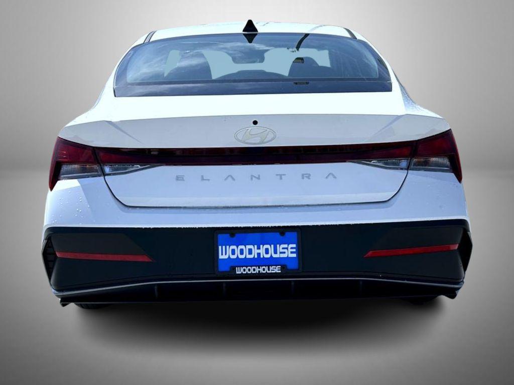 2025 Hyundai Elantra SE photo 6