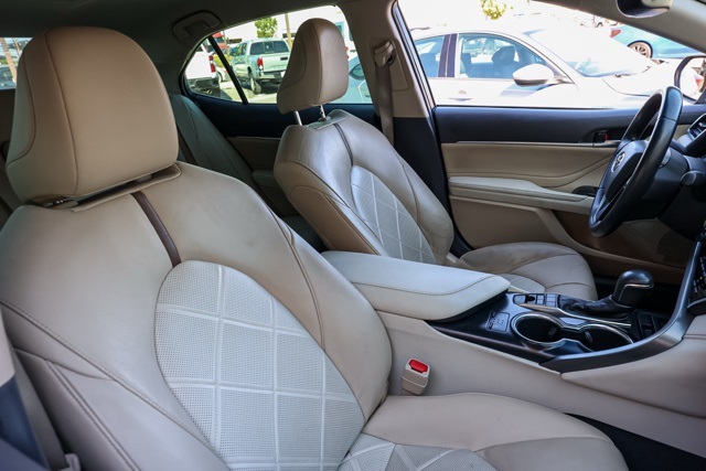 2018 Toyota Camry Hybrid XLE photo 17