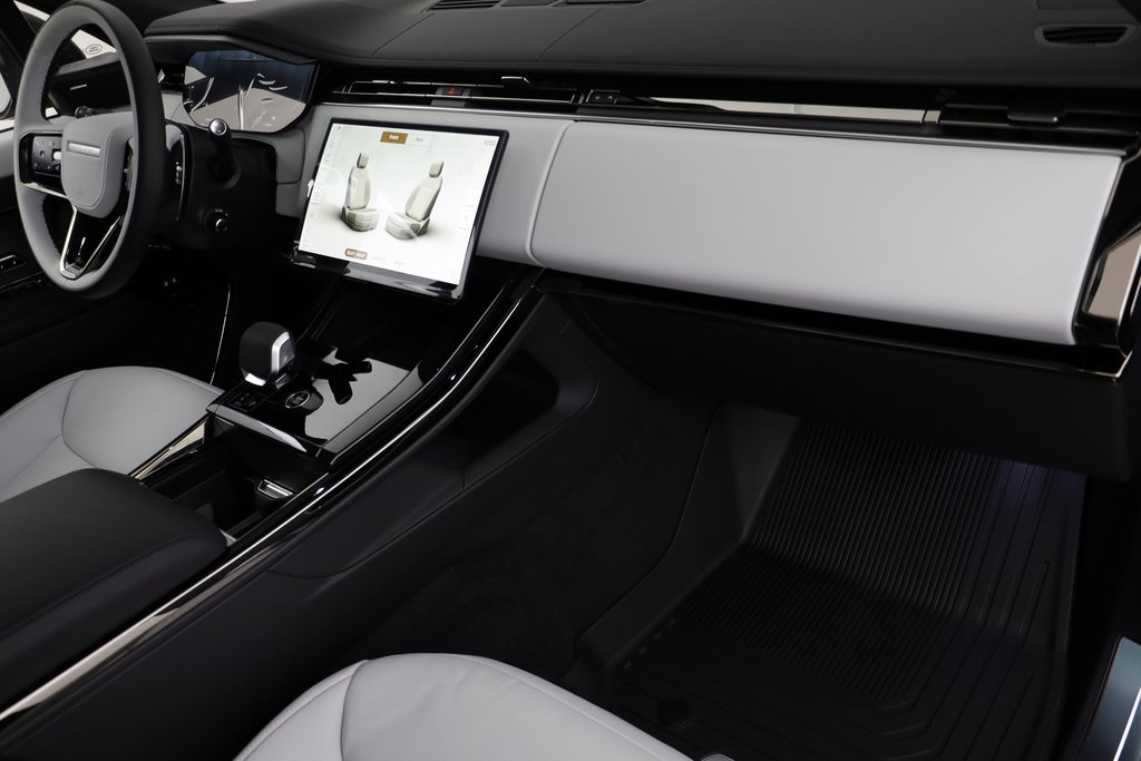 2025 Land Rover Range Rover Sport SE photo 19