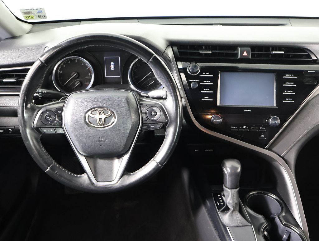 2020 Toyota Camry SE photo 11
