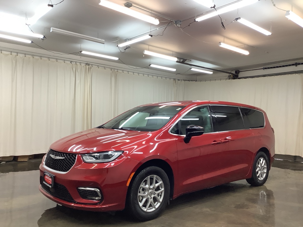 2025 Chrysler Pacifica Select's photo