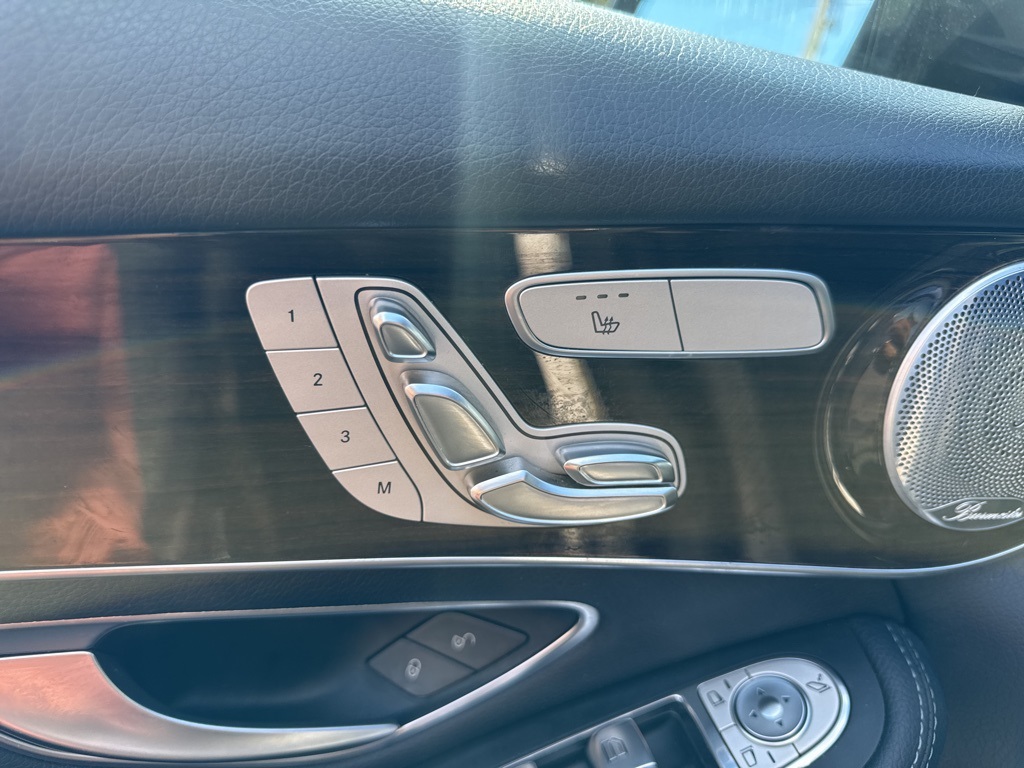 2018 Mercedes Benz GLC 300 4MATIC photo 16