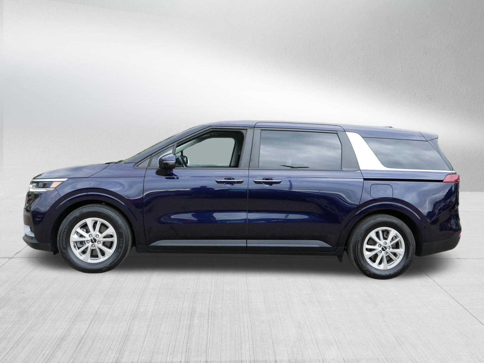 2024 Kia Carnival LX photo 4