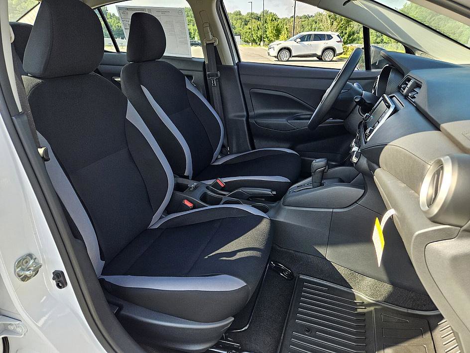 2025 Nissan Versa S photo 14
