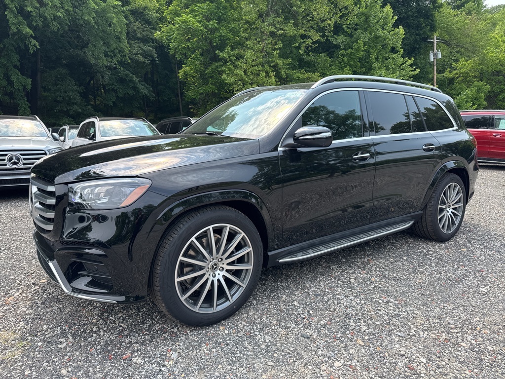 2025 Mercedes Benz GLS 580 4MATIC photo 2