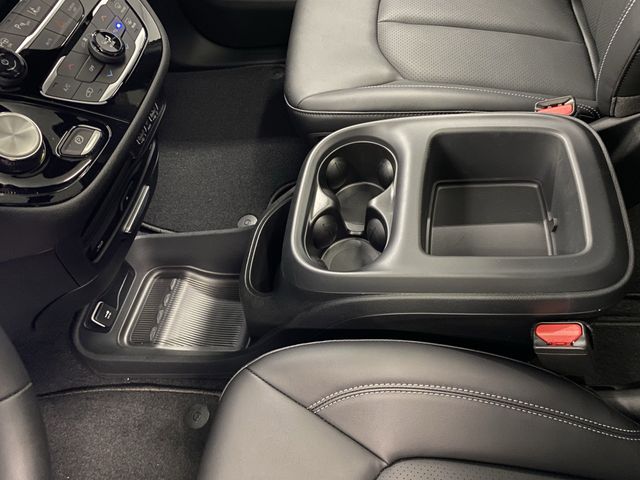 2025 Chrysler Pacifica photo 21