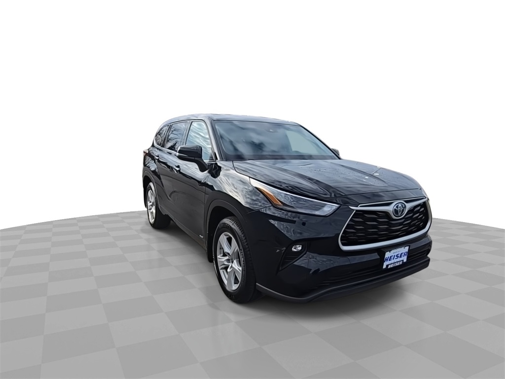 2022 Toyota Highlander Hybrid LE photo 2