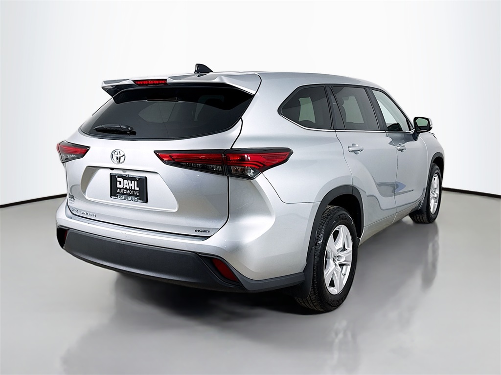 2023 Toyota Highlander L photo 16
