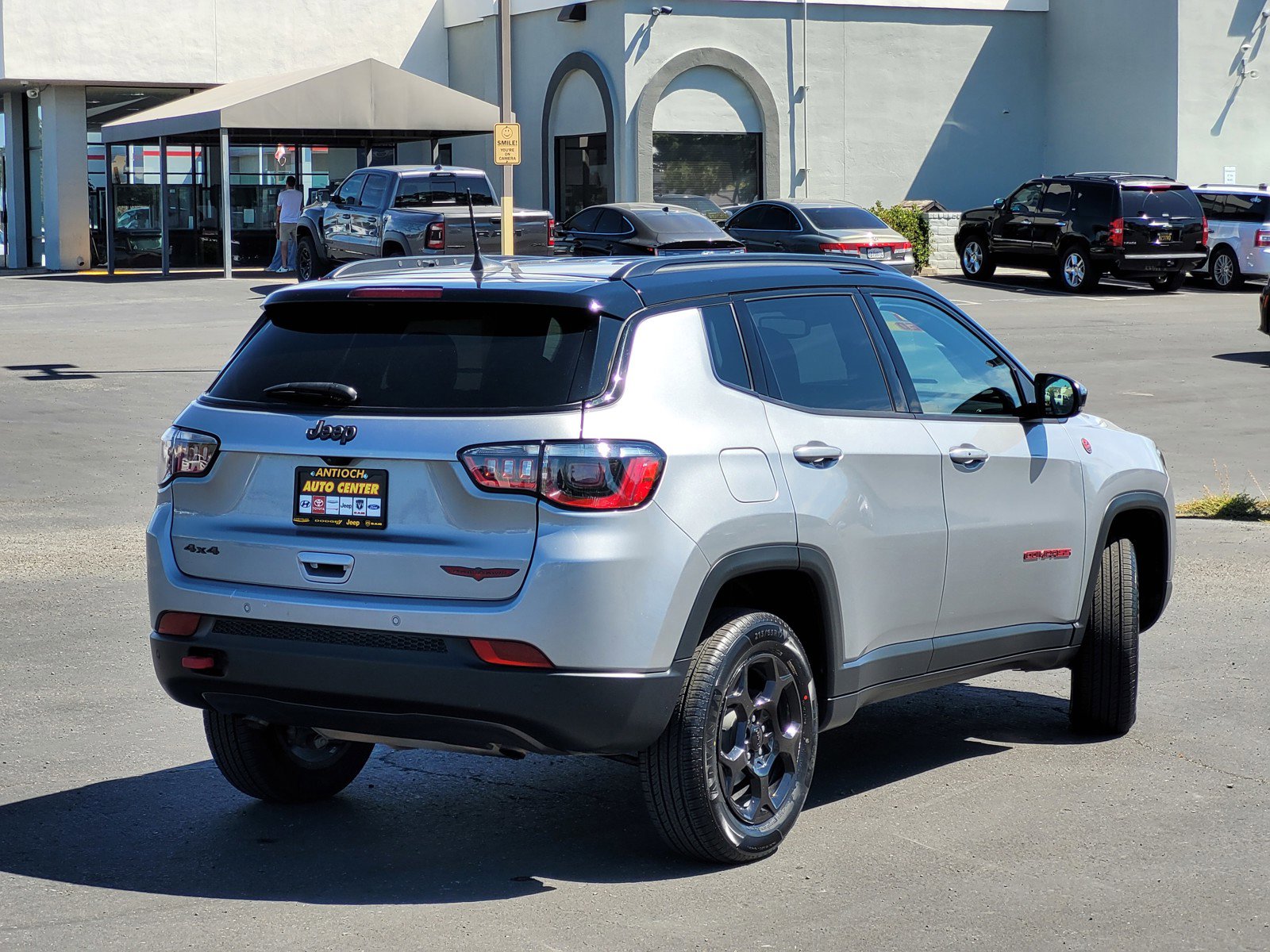 2024 Jeep Compass Trailhawk photo 2