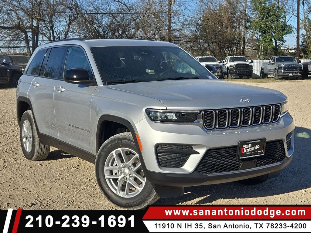2025 Jeep Grand Cherokee Laredo's photo