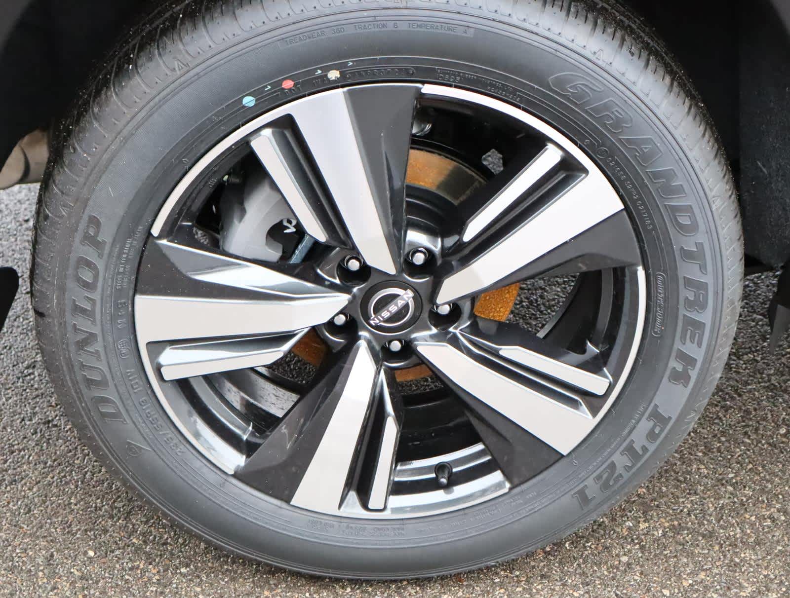 2025 Nissan Rogue SL photo 5