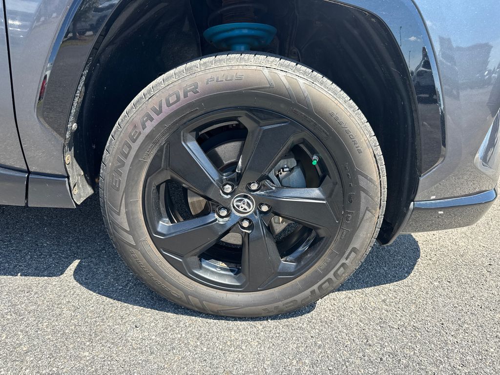 2019 Toyota RAV4 Hybrid XSE photo 9