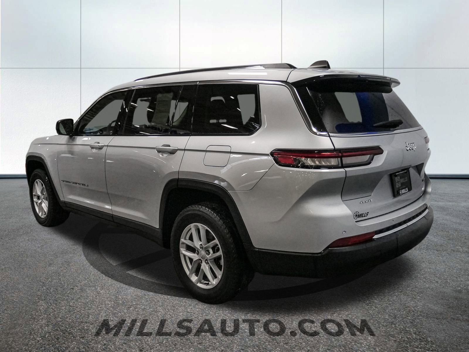 2023 Jeep Grand Cherokee Laredo Altitude photo 5
