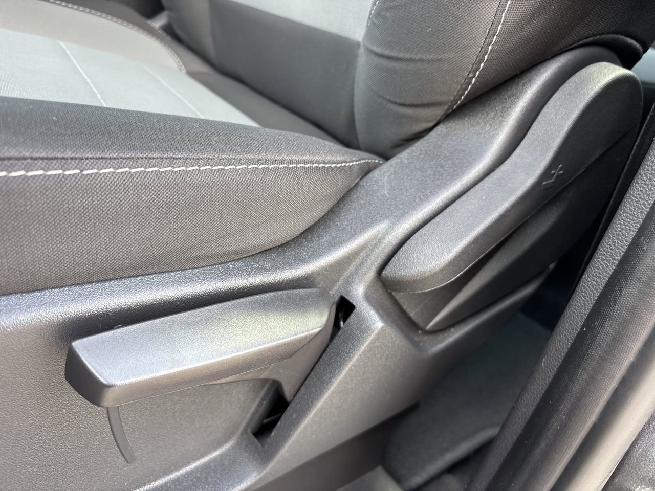2016 Ford C-Max Hybrid SE photo 19