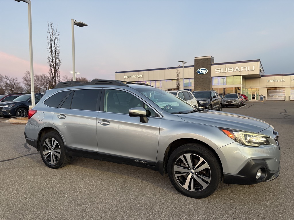 2018 Subaru Outback Limited's photo