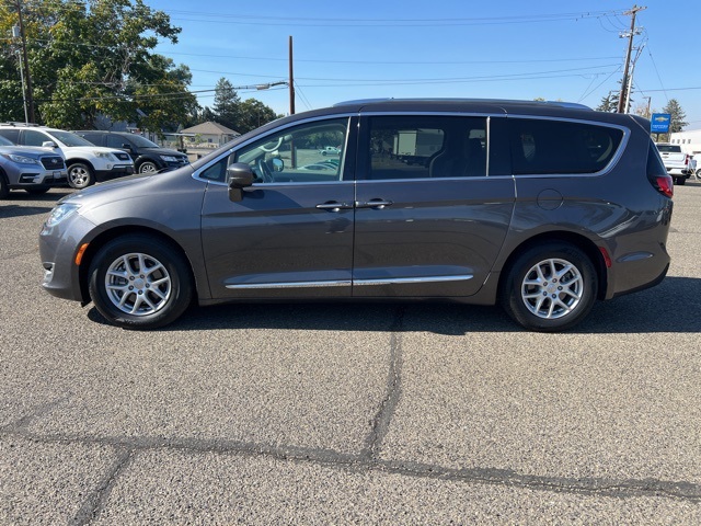 2020 Chrysler Pacifica Touring L photo 3