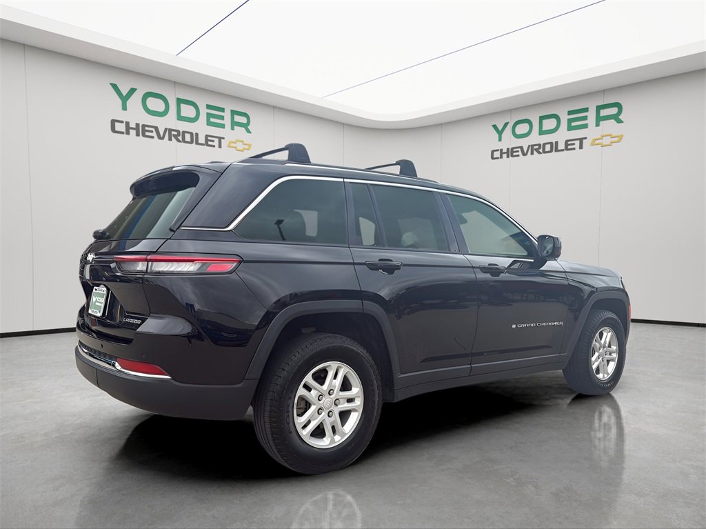 2023 Jeep Grand Cherokee Laredo photo 3