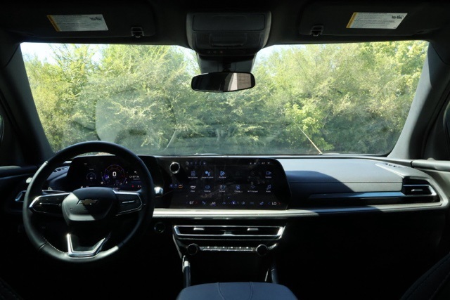 2025 Chevrolet Traverse photo 3